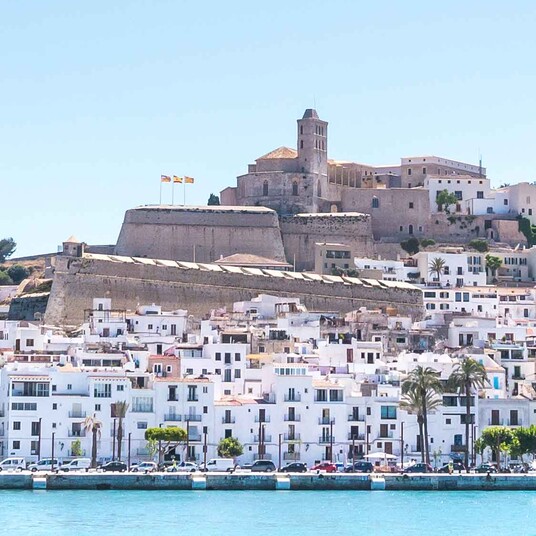 Ibiza Hippie und Discofieber auf der lässigen Insel. Ibiza Hippie und Discofieber auf der lässigen Insel.